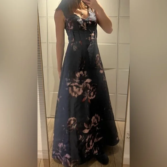 Kay Unger Alexandra Gown - Picture 5 of 5